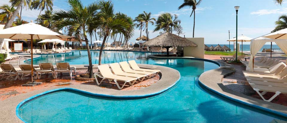 Viaja a Hotel Emporio Ixtapa